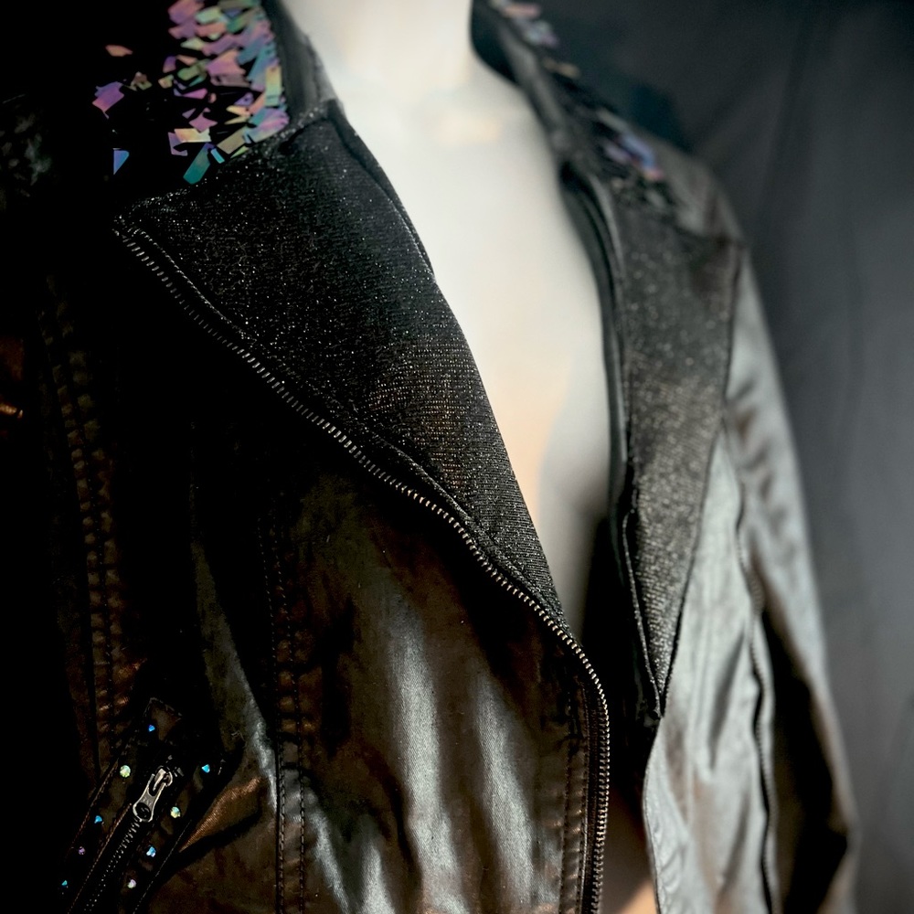 Brand:Musephoria/ Size:Medium/ Color: Black Leather with dark iridescent accents